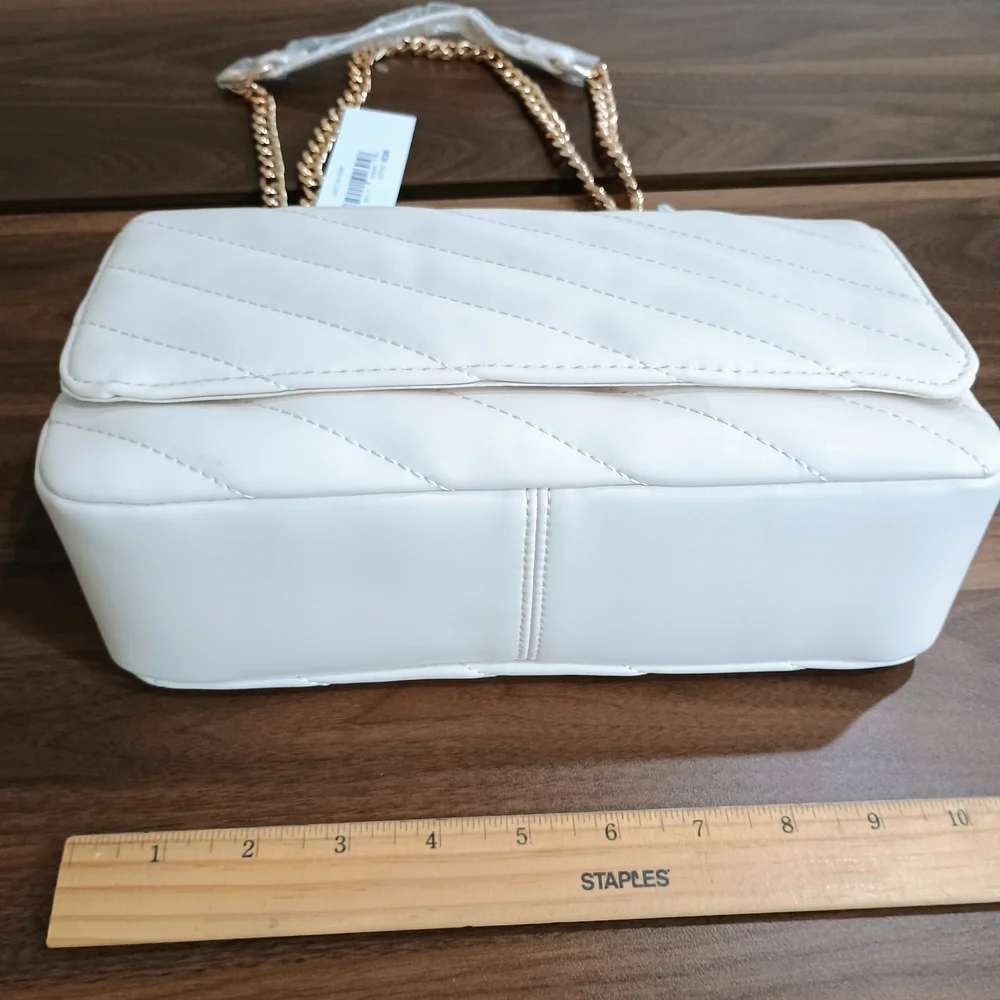 Chic Quilted White Soft Vegan Leather Shoulder Bag with Gold Chain - Picture 2 of 6